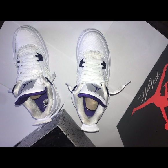 Sold!! Jordan 4 metallic purple comes with og box - Picture 3 of 6